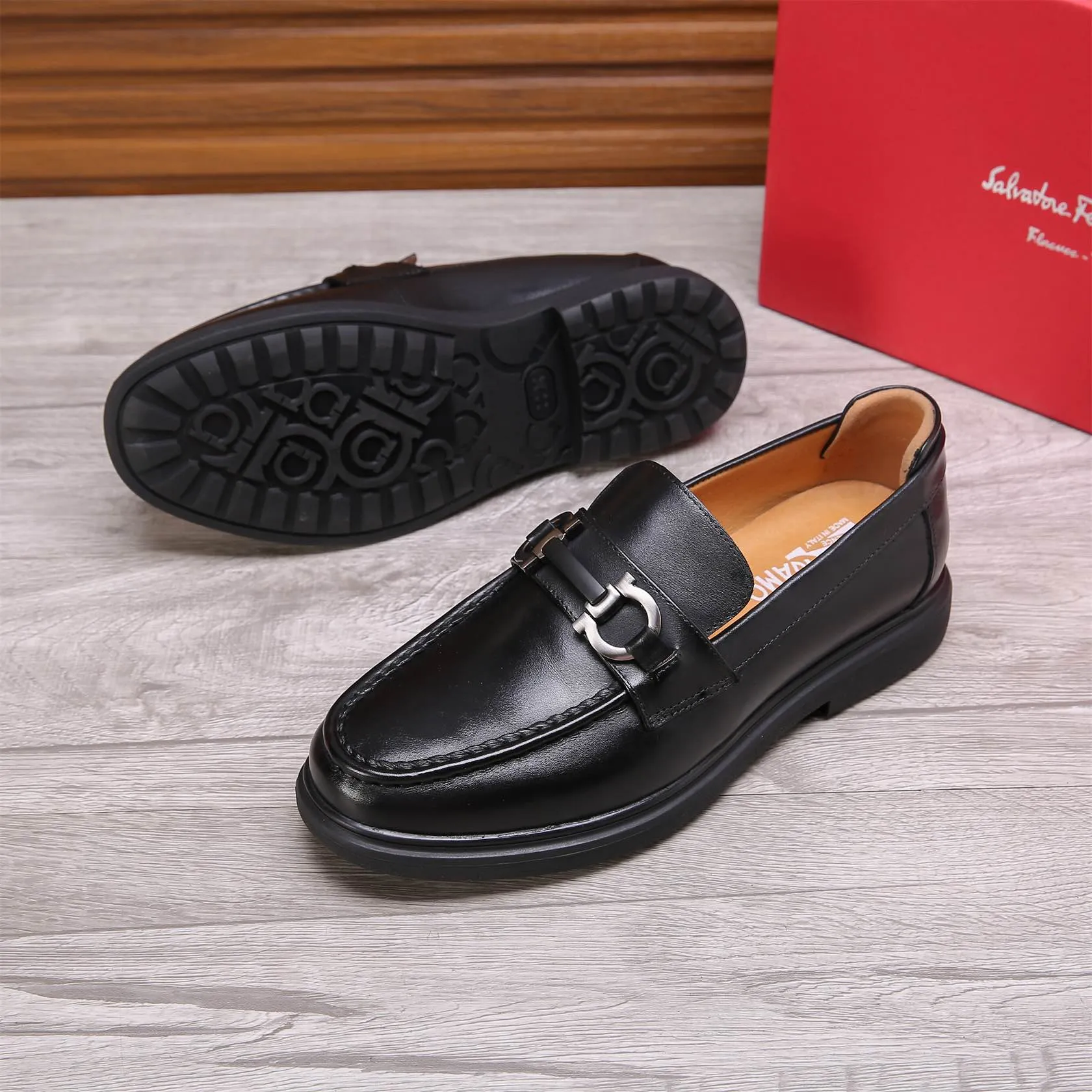 Men's shoes 💰460 🕷🕷🐂【Ferragamo】Ferragamo Popular fashionable casual shoes🇨🇳Official website counter 1:1 production, original mold opening💯Good quality visible, imported high-end first-layer waxed calfskin, water-dyed🐂leather lining🌿very clear texture, high-quality waterproof, non-slip and wear-resistant outsole🎋high quality and low price, truly handmade🍓Black optional! Code number 38-44 (45-46 customized)......